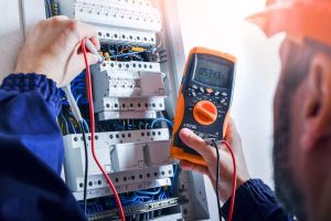 Électricien bâtiment : comment évoluer après quelques années ?