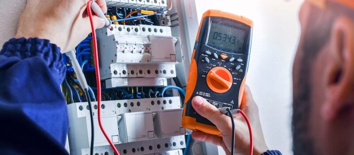 Électricien bâtiment : comment évoluer après quelques années ?